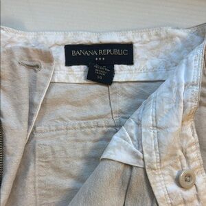 Banana Republic Men's Flat Front Shorts - Light Beige